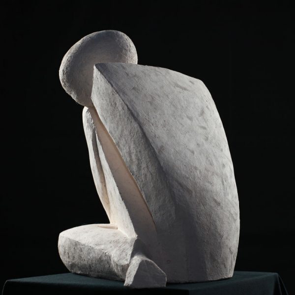Sculpture Delta en terre cuite, de style épuré, vue de dos, Atelier JōHō