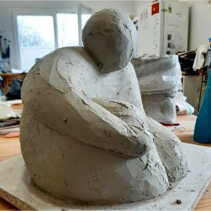 Atelier Sculpture - Modelage de la terre - Izeron - Personnage en rondeur